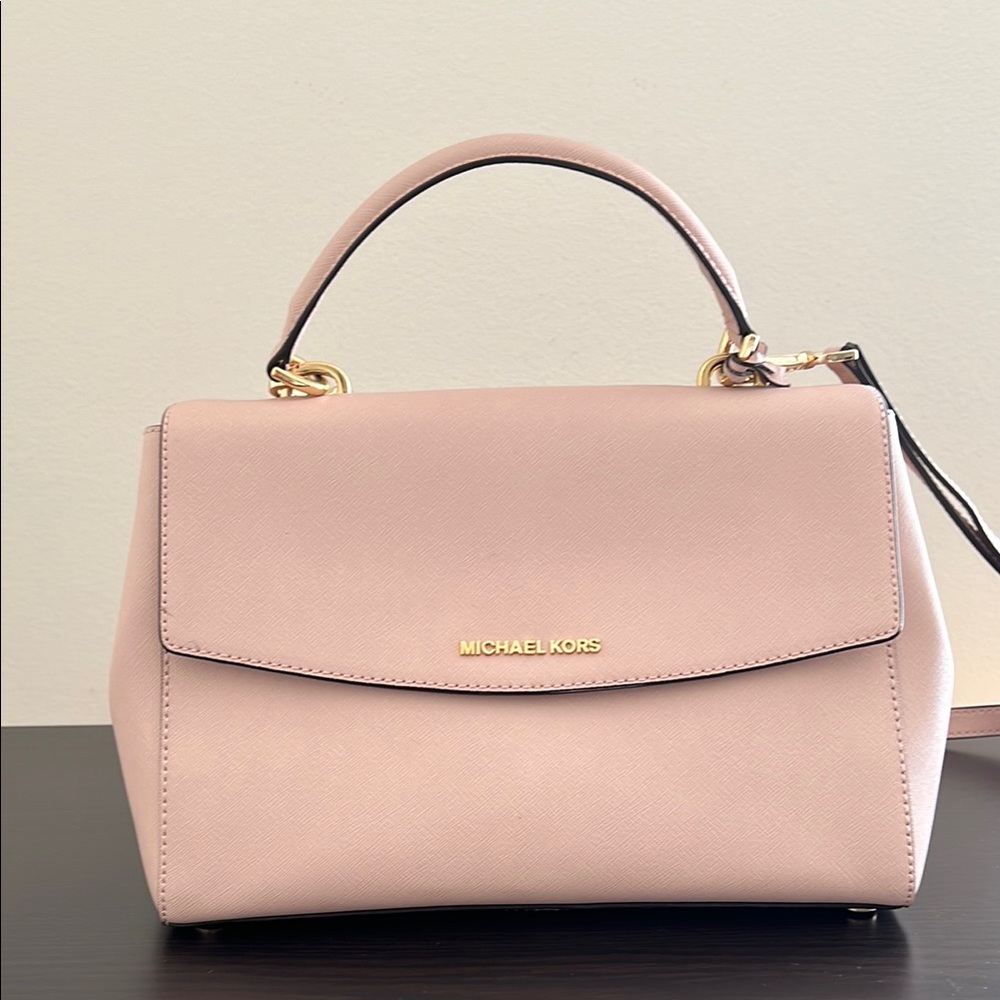 Like New Michael Kors Ava top handle satchel shoulder handbag